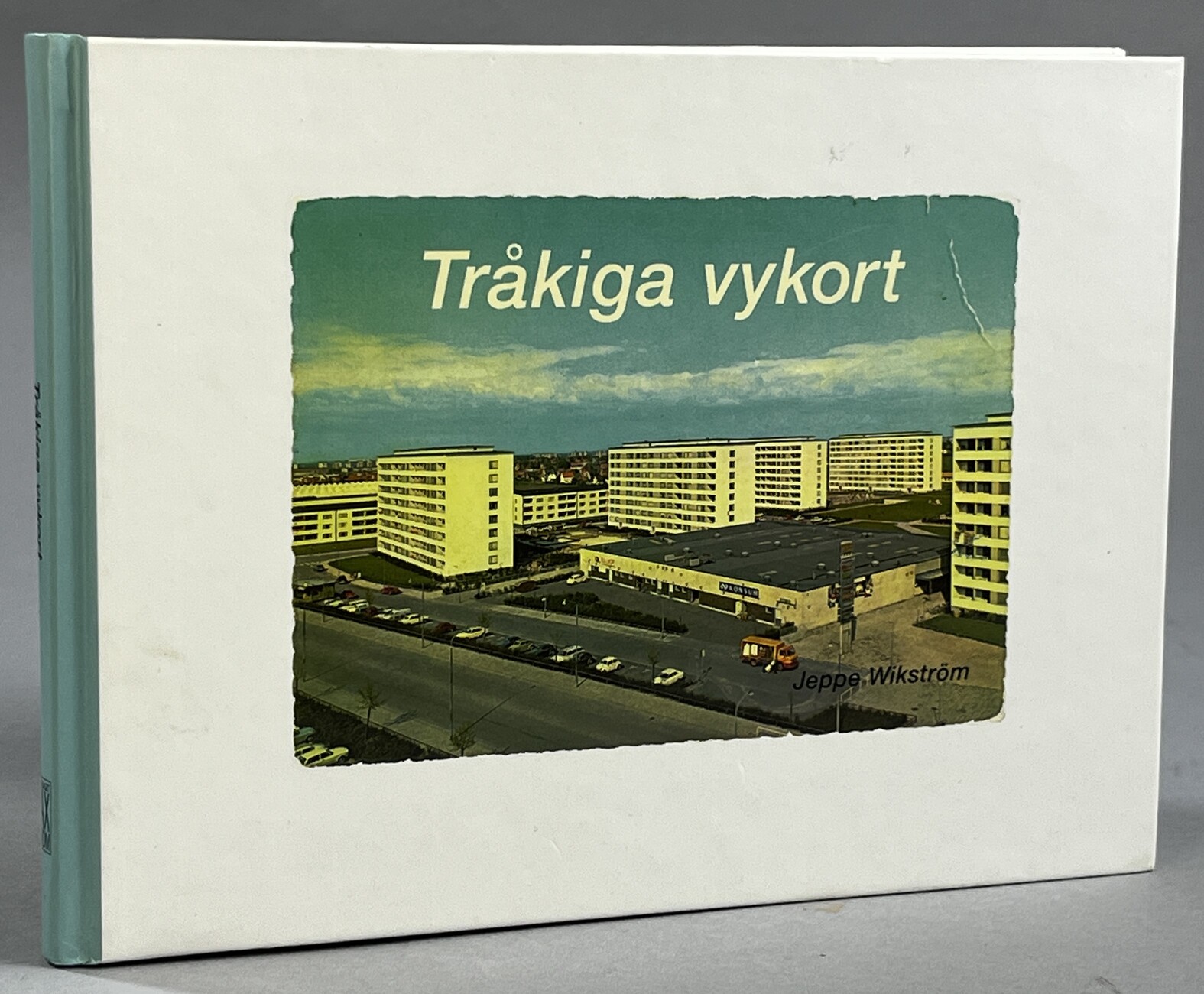 Tråkiga vykort. I urval av Jeppe Wikström. [Utg. av] Bokförlaget Max Ström.