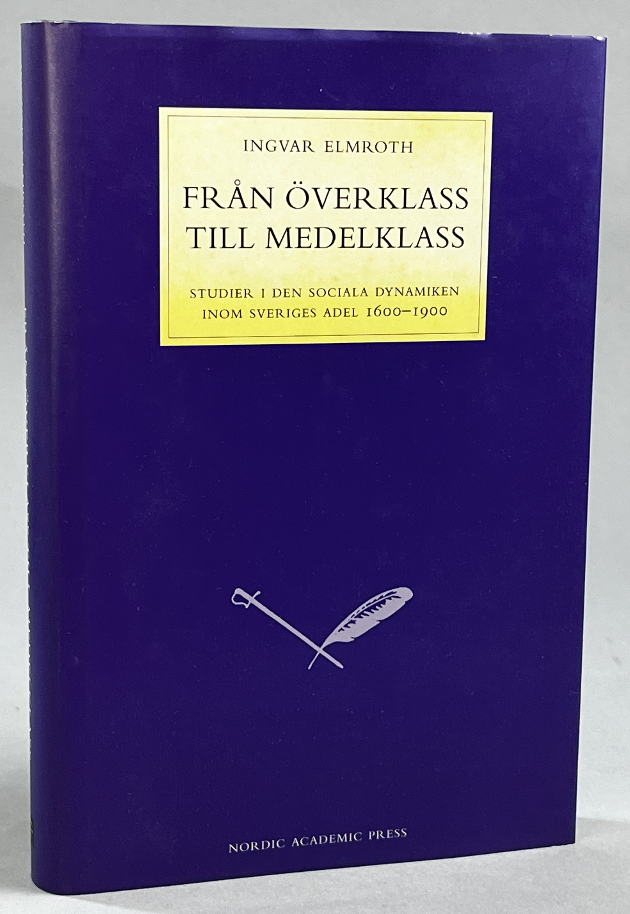 Från överklass till medelklass. Studier i den sociala dynamiken inom Sveriges adel 1600-1900. [Utg. av] Nordic Academic Press.