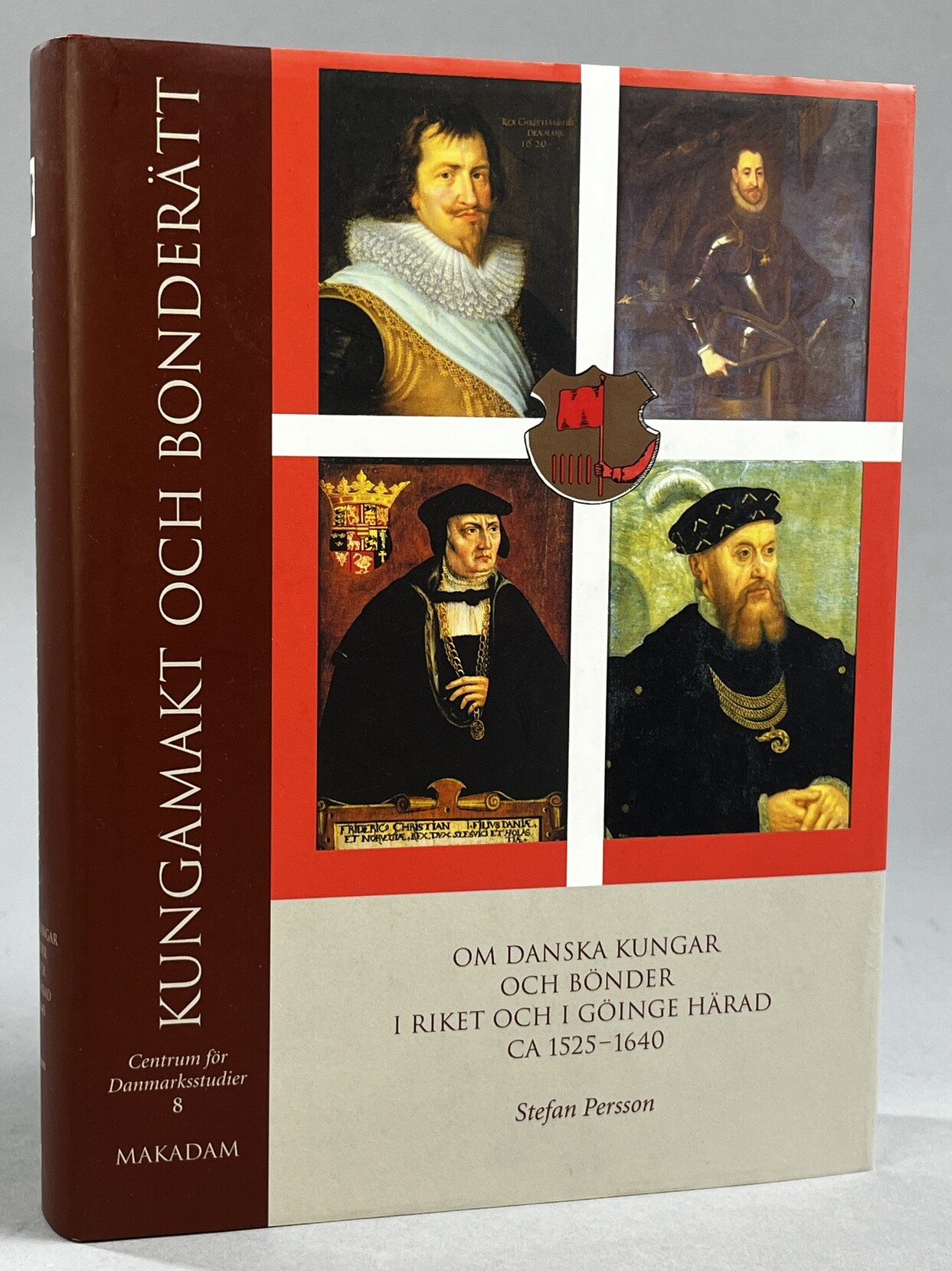 Kungamakt och bonderätt. Om danska kungar och bönder i riket och i Göinge härad ca 1525-1640. Utgiven i samarbete med Centrum för Danmarksstudier vid Lunds universitet [av] Makadam förlag.
