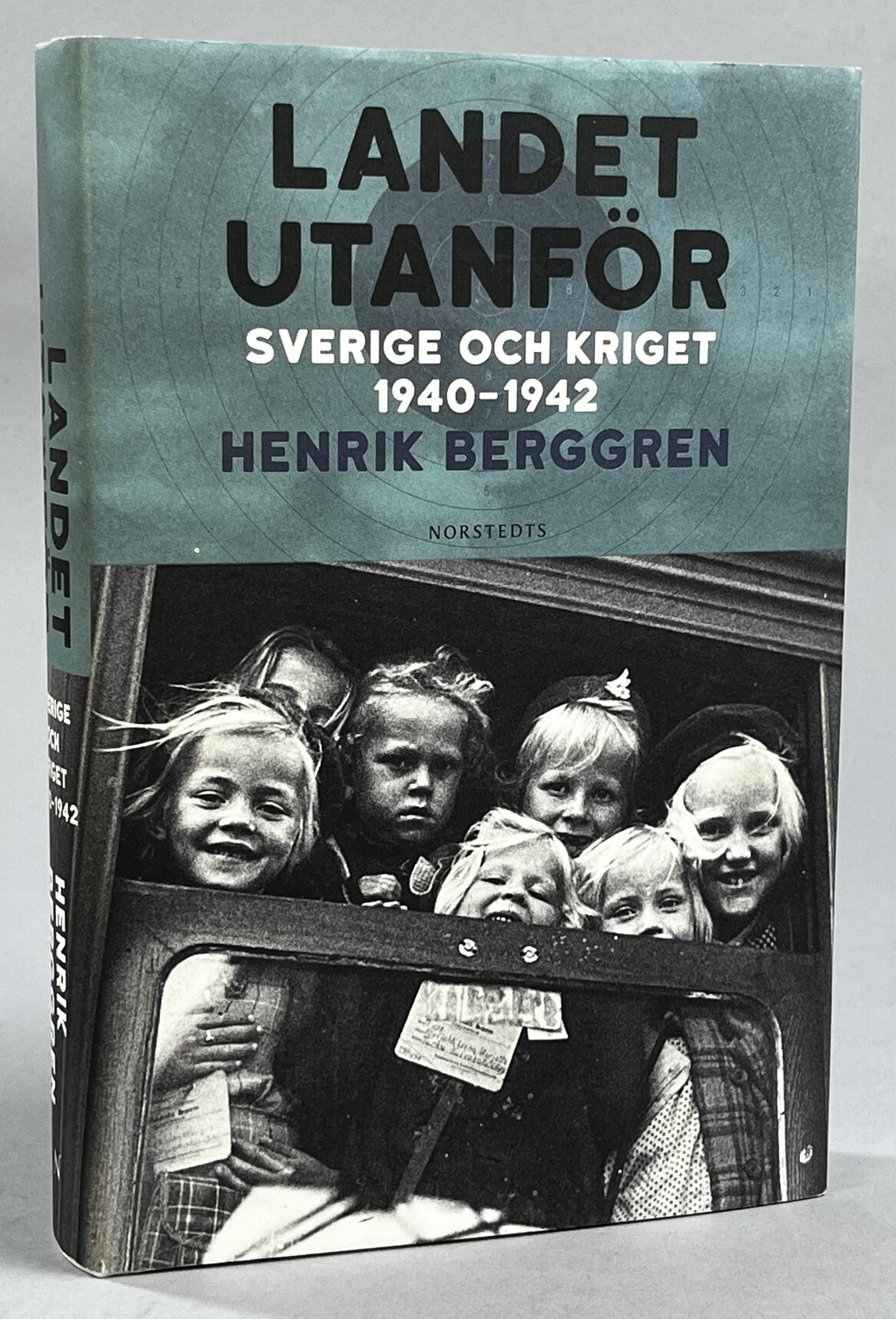 Landet utanför Sverige och kriget 1940-1942 [Utg. av] Norstedts.