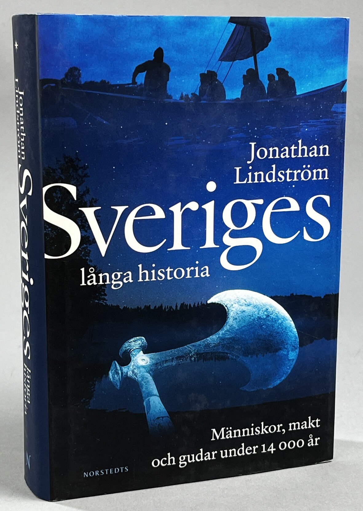 Sveriges långa historia. [Människor, makt och gudar under 14 000 år]. [Utg. av] Norstedts.