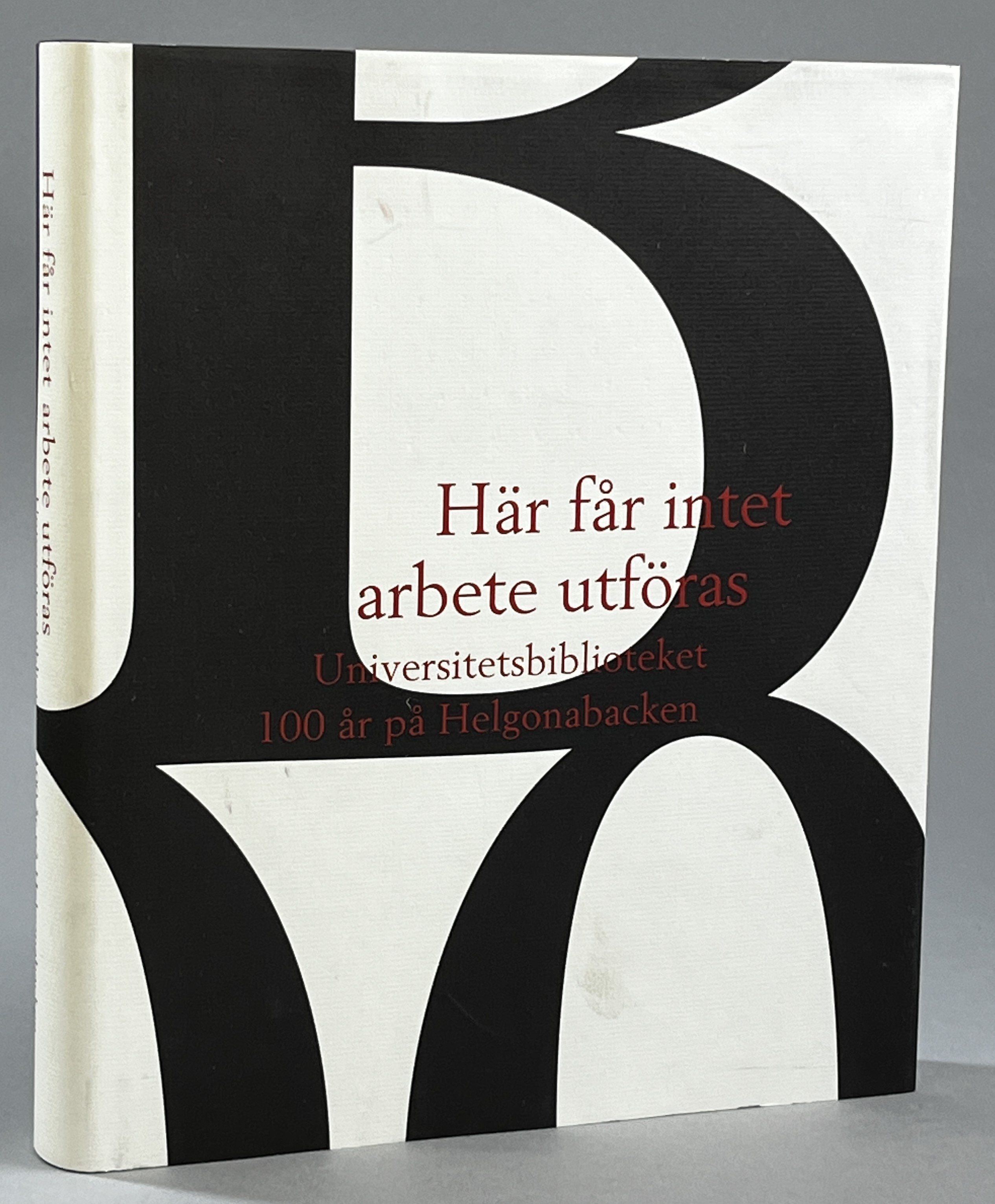 ‘Här får intet arbete utföras’. Universitetsbiblioteket 100 år på Helgonabacken [Utg. av] Gyllenstiernska Krapperupstiftelsen.