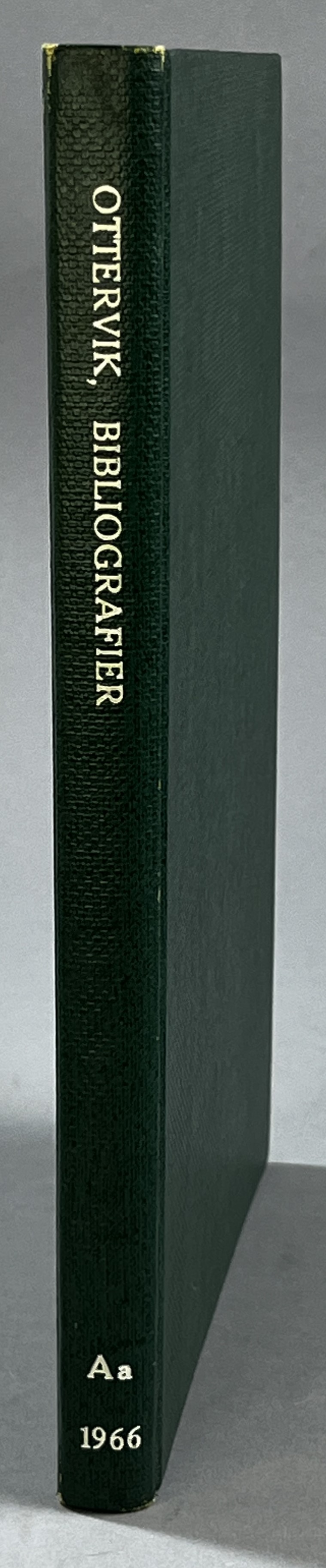 Bibliografier. Kommenterad urvalsförteckning med särskild hänsyn till svenska förhållanden. Sammanställd av Gösta Ottervik. [Utg. av] Bibliotekstjänst.