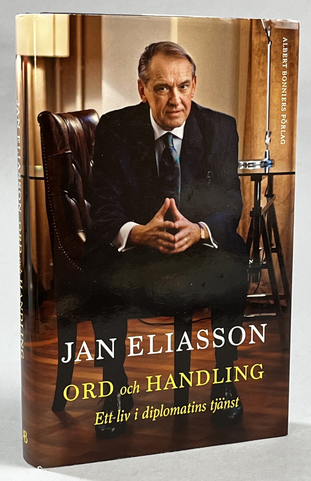 Ord och handling. Ett liv i diplomatins tjänst. [Utg. av] Albert Bonniers förlag.