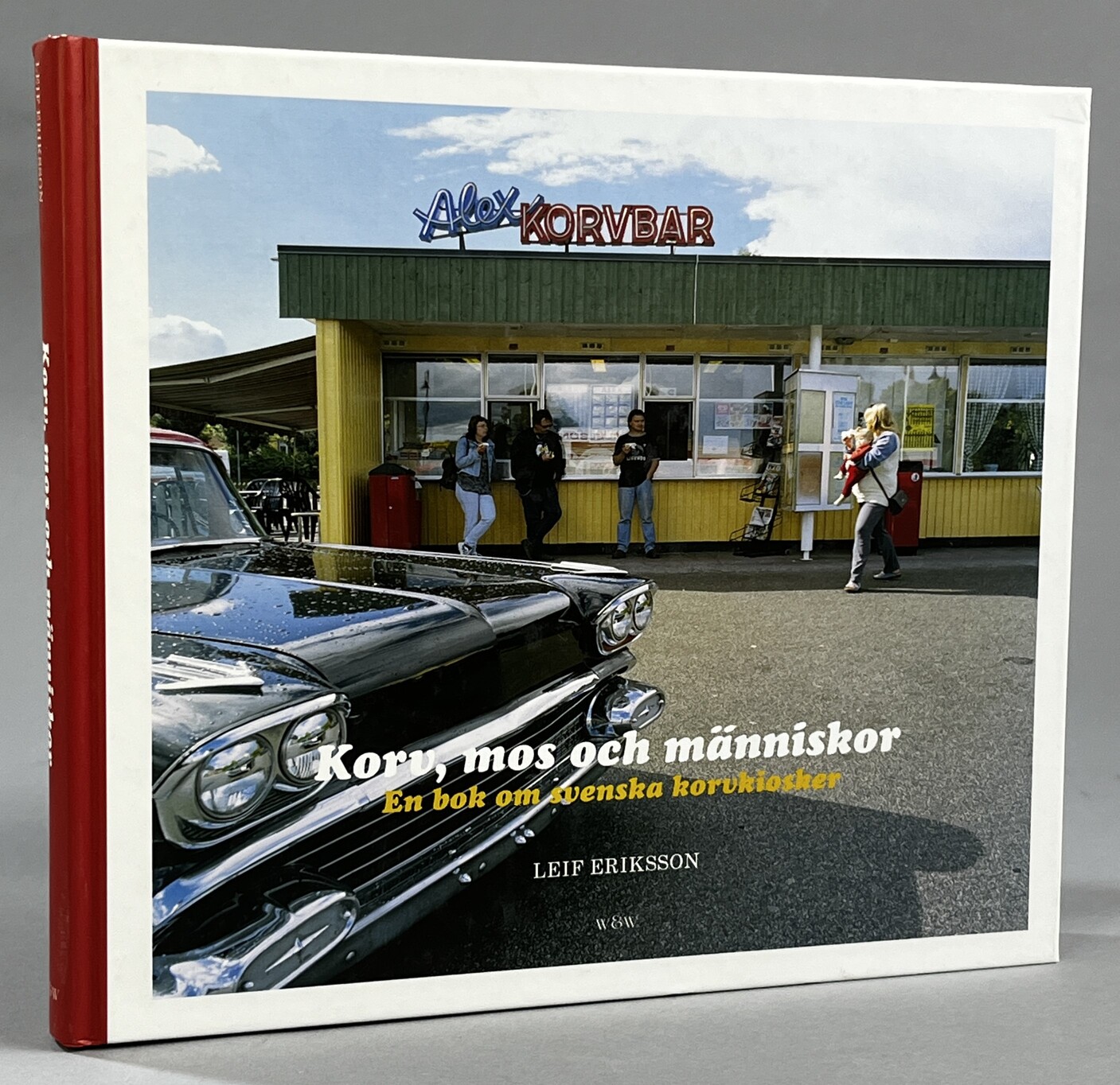 Korv, mos och människor. En bok om svenska korvkiosker. [Foto: Jenny Nordquist]. [Utg. av] Wahlström & Widstrand.