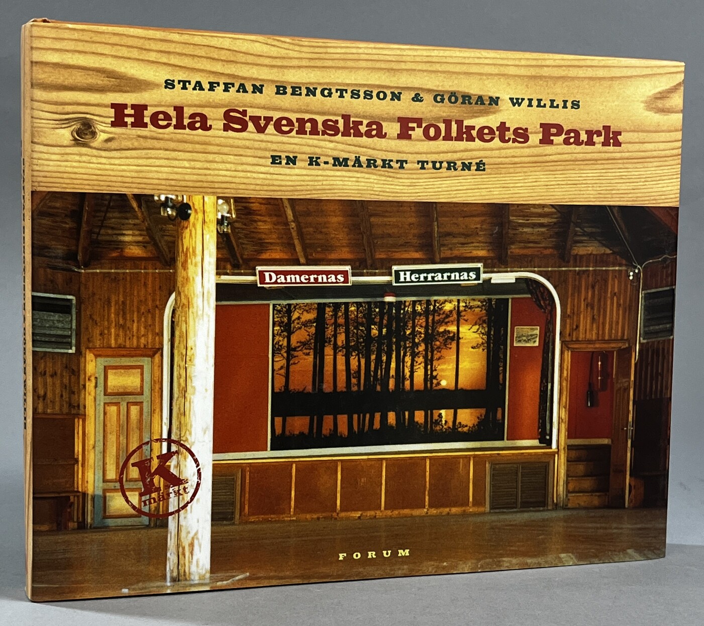 Hela Svenska Folkets Park. En k-märkt turné. [Utg. av] Forum.