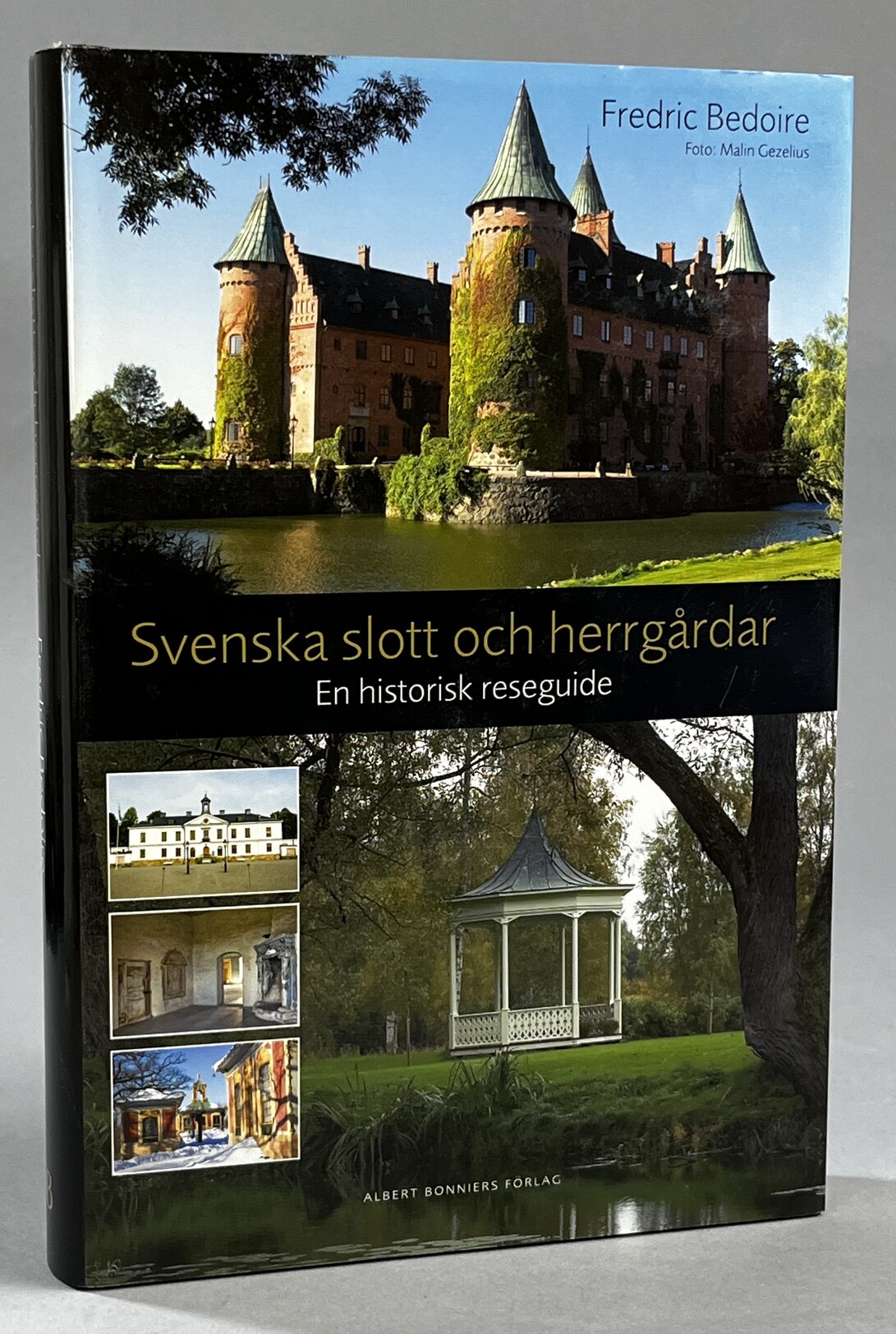 Svenska slott och herrgårdar. En historisk reseguide. [Utg. av] Albert Bonniers förlag.