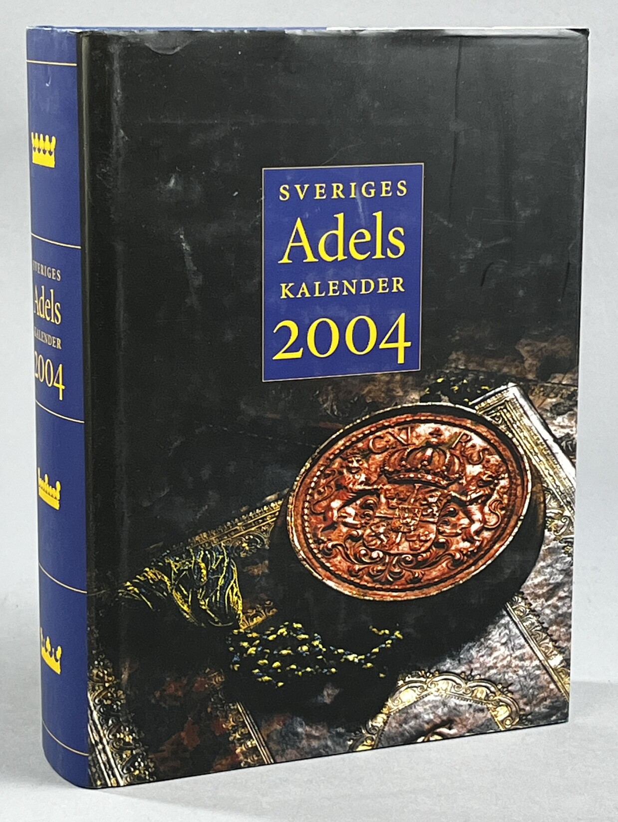 Sveriges ridderskaps och adels kalender 2004. Ett hundrade och tredje årgången.