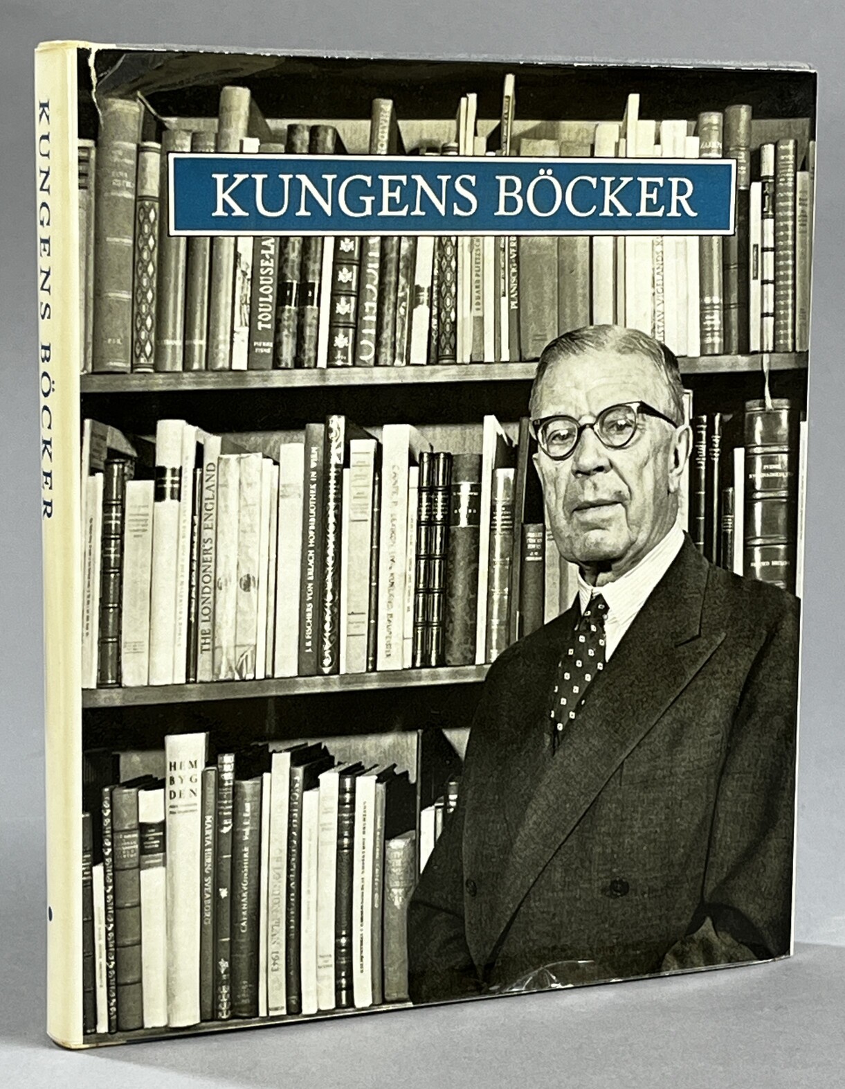 Kungens böcker. Ett reportage om Gustav VI Adolfs privata bibliotek. [Utg. av] Allhems förlag.