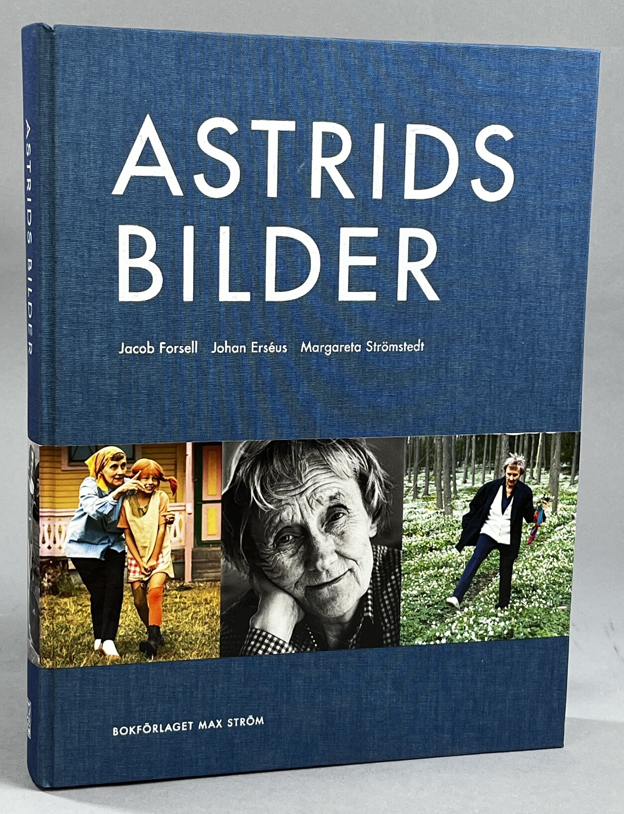 Astrids bilder. Text: Johan Erséus. Essäer: Astrid Lindgren, Margareta Strömstedt. Grafisk form: Mikael Engblom. [Utg. av] Bokförlaget Max Ström.