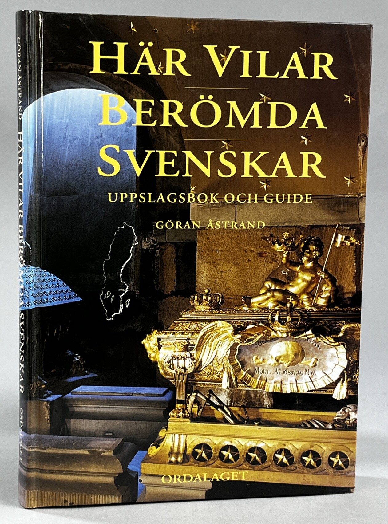 Här vilar berömda svenskar. Uppslagsbok och guide. [Utg. av] Ordalaget Bokförlag.