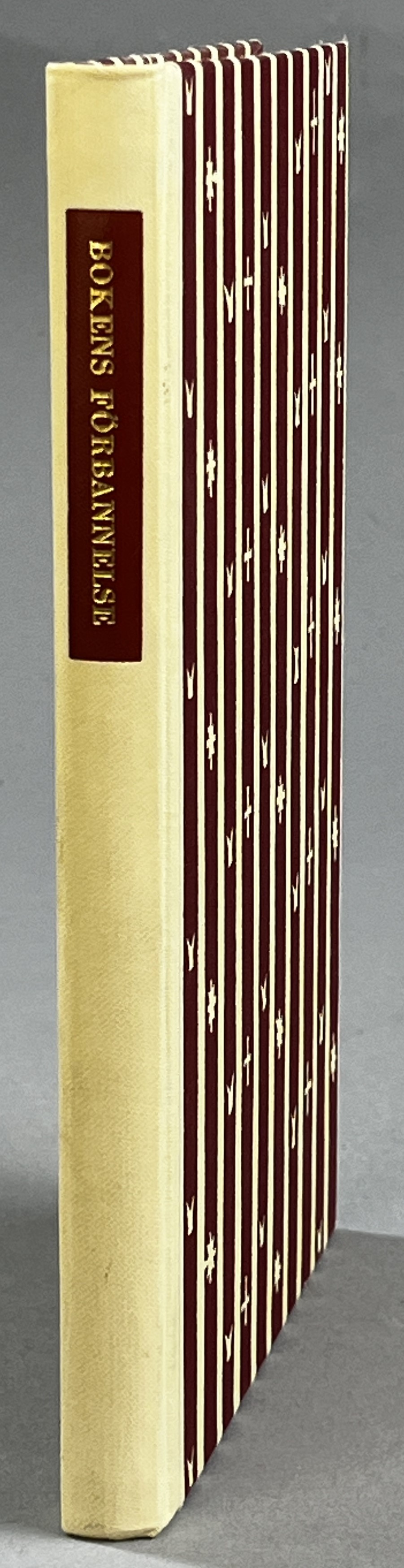 Bokens förbannelse och andra bibliofila mysterier urval av Thure Nyman. Illustrationer av Lars Wellton. Presentationer av Tage la Cour. [Utg. av] Sällskapet Bokvännerna.