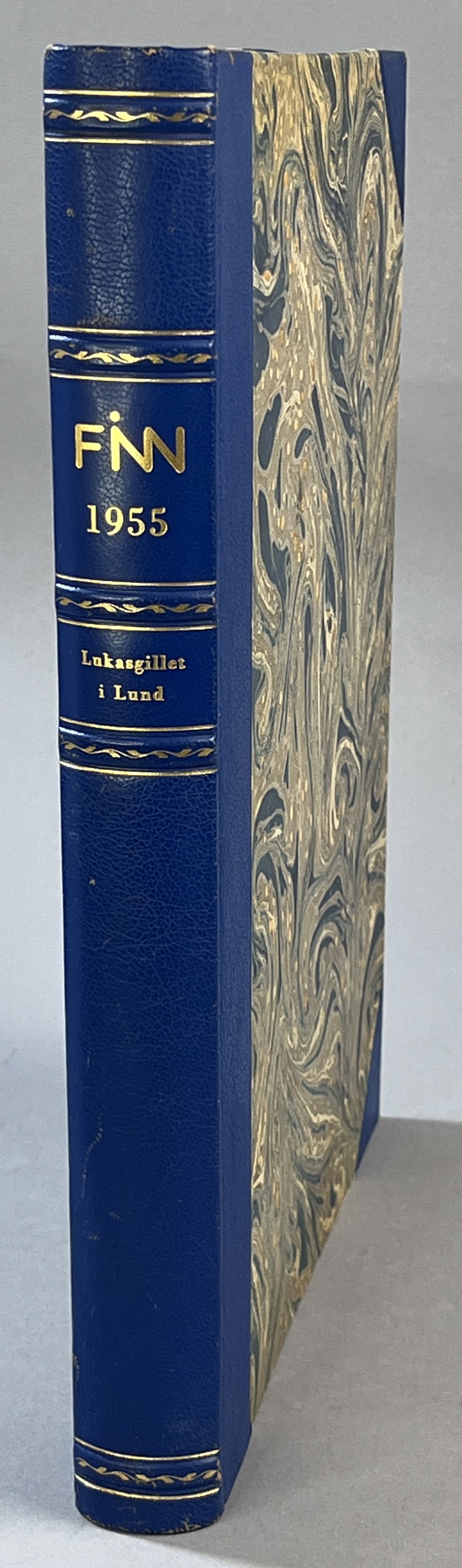 Finn. Utgiven av Lukasgillet i Lund 1955. [gm] Allhems Förlag.