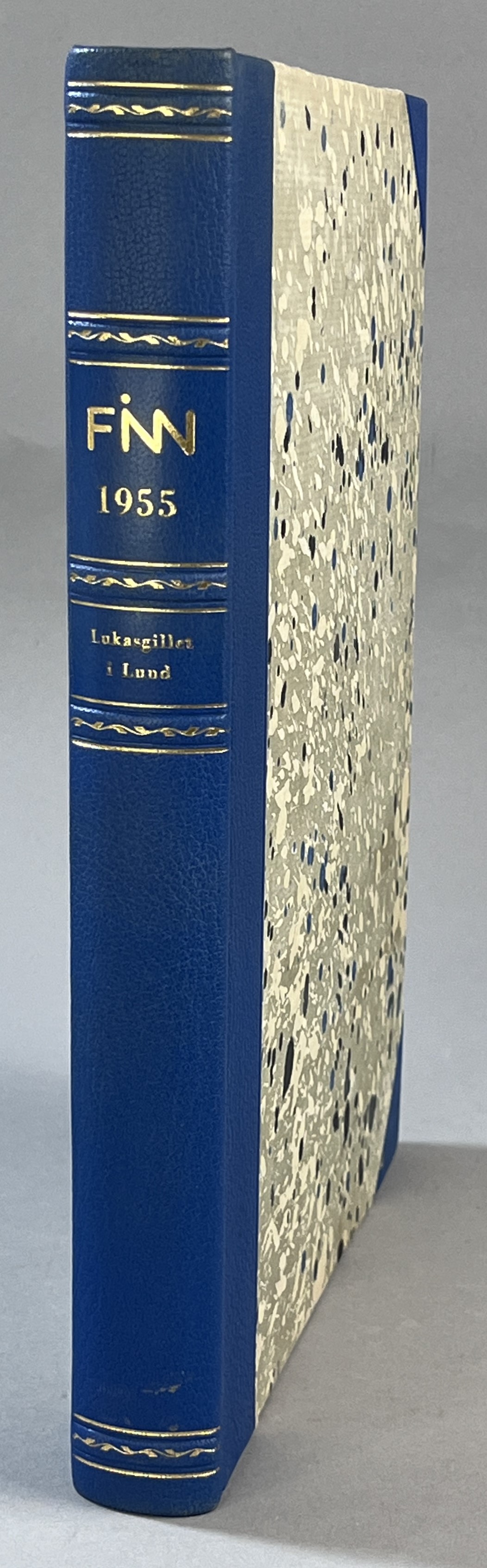 Finn. Utgiven av Lukasgillet i Lund 1955. [gm] Allhems Förlag.