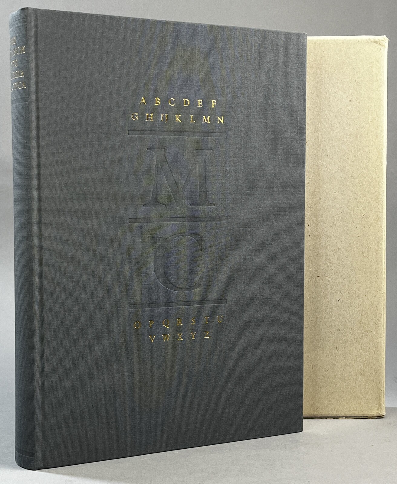 Max Caflisch. Typographia practica. Arbeiten aus vier Jahrzehnten mit Beiträgen von Alain Berlincourt, Philipp Bertheau, Hans Rudolf Bosshard, Werner Blum, Kurt Gschwend, Darrell Hyder, Walter Jäger, Georg Ramseger, Mirion Romano, Hans Heinrich Schmid, Gustav Stresow, Gerard Unger, Hans Peter Willberg, Hermann Zapf.
