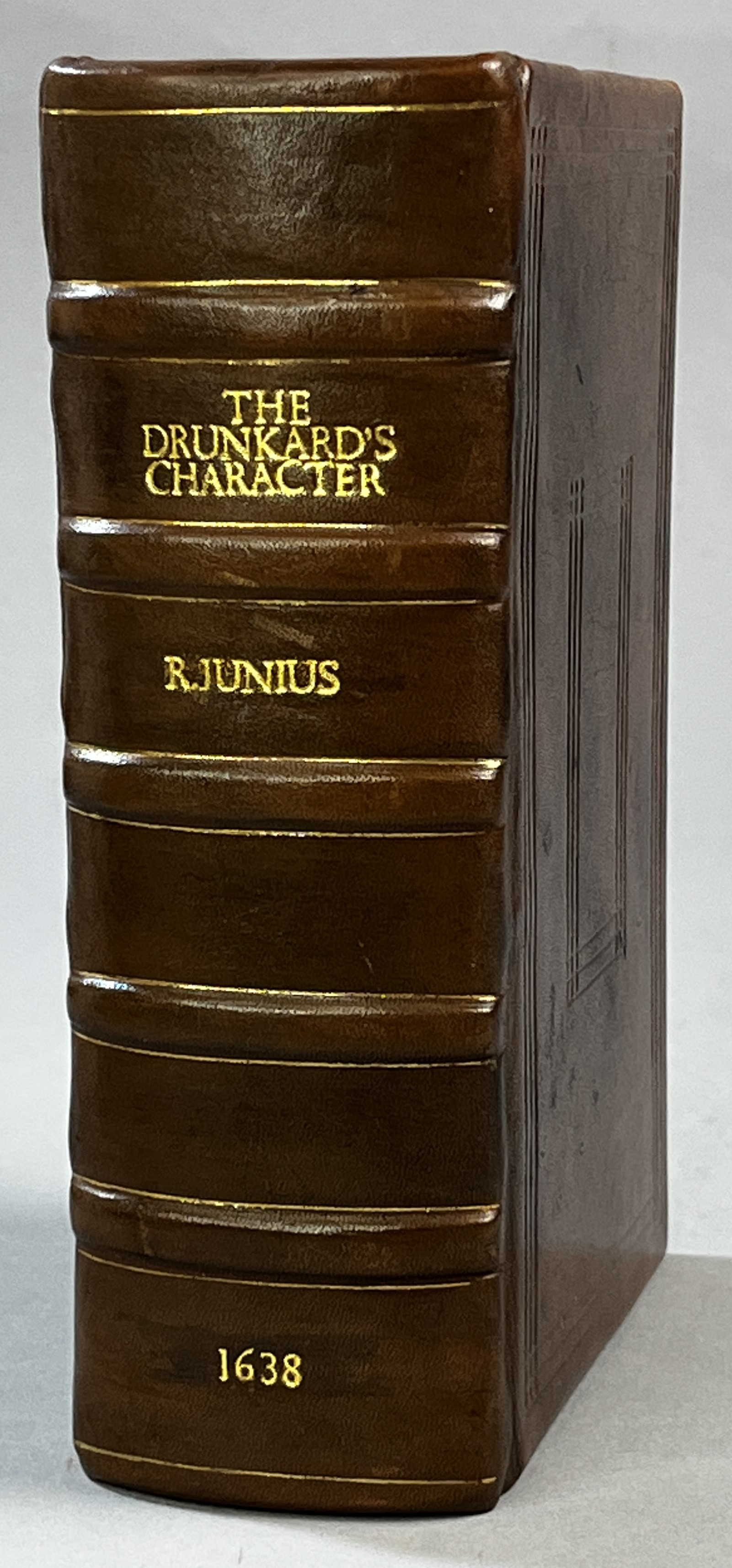 The drunkard's character, or, A true drunkard with such sinnes as raigne in him, viz. Pride. Ignorance. Enmity. Atheisme. Idlenesse. Adultery. Murther. with many the like. Lively set forth in their colours. Together with Compleat armour against evill society. The which may serve also for a Common-place-booke of the most usuall sinnes. By R. Iunius.